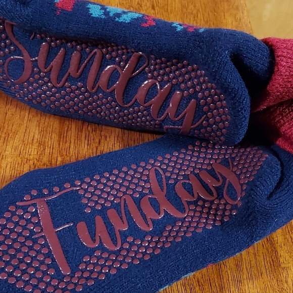 Muk Luks Festive Slipper Socks - Picture 2 of 4